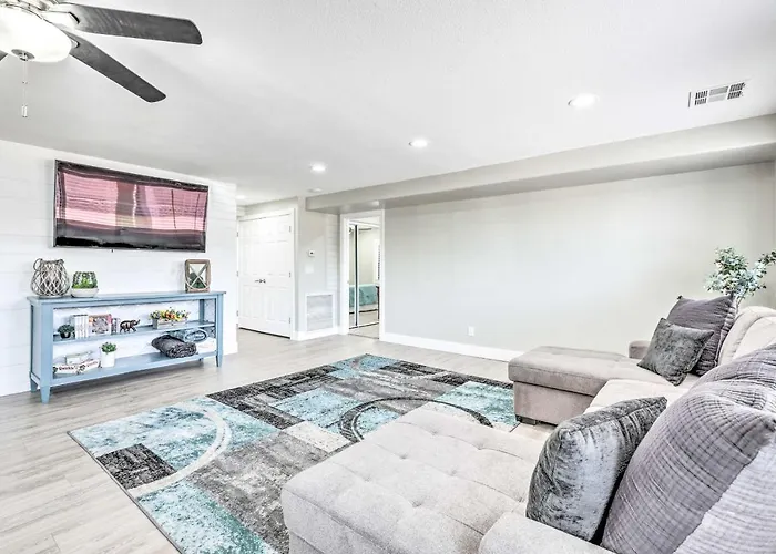 2 Mi To Dtwn Gilbert! Snowbird Escape W/ Pool Apartment