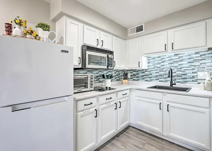 2 Mi To Dtwn Gilbert! Snowbird Escape W/ Pool Apartment *