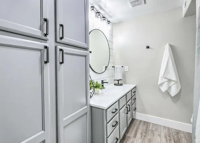 Apartment 2 Mi To Dtwn Gilbert! Snowbird Escape W/ Pool *